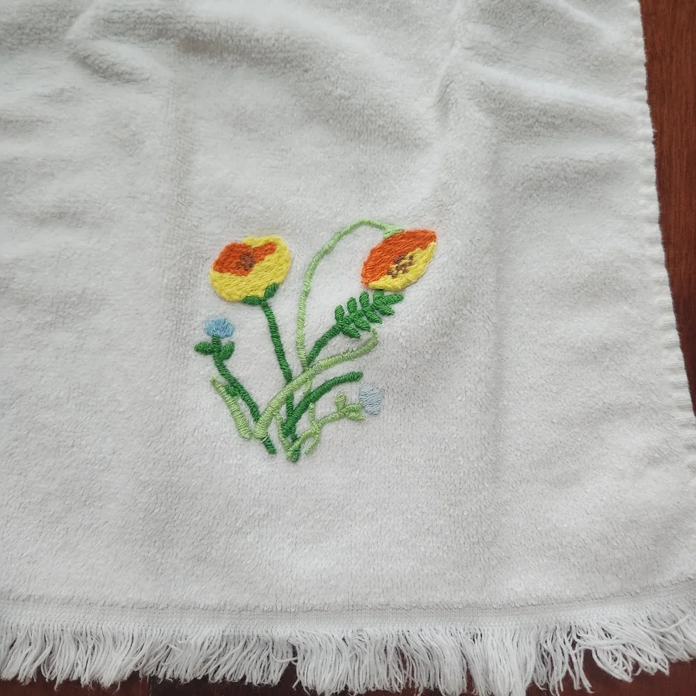 Vintage Lady Pepperell White with Yellow and Orange Flower Towel Set